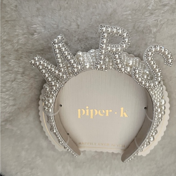 MRS. Bride Headband With White Pearls Bridal Wedding Bachelorette Party NWT - Picture 4 of 4